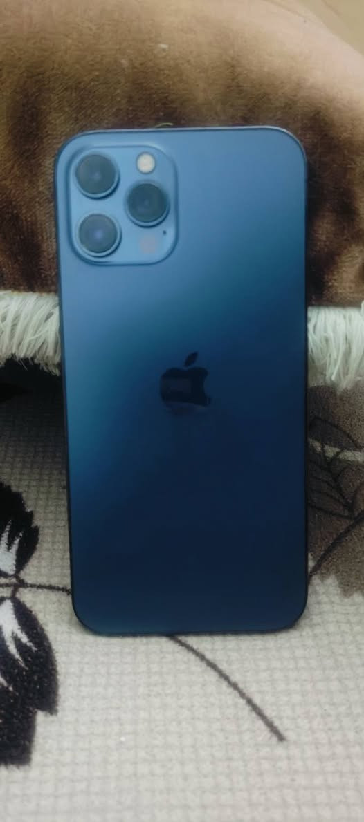 سلام عليكم
إيفون 12 برو ماكس 
ذاكره 128 
بطاريه 79 
جهاز جديد لك برغي ما مفتوح بيه 
السعر 500 وبيه مجال قليل 
***********
***********
مكاني فلوجه
