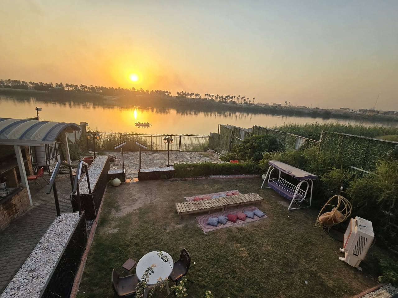 السلام عليكم 
يتوفر حجز يوم الخميس والجمعه مسبح بارد 
زعفرانيه قرب كراده ع نهر دجله مقابيل بعيثه موثقه بل تطبيق اجرلي 
***********
