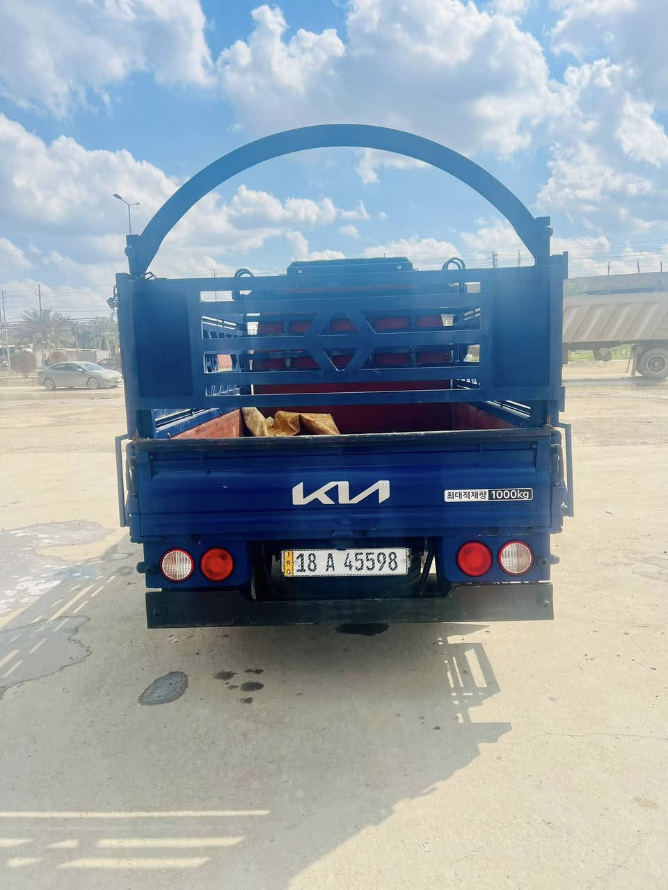 السلام عليكم 
كيا بنكو 2016 كفاله عاااامه فول وربع
كير _ حداديه _مكينه 
المواصفات 
تدفئه ستيرن 
مانع ضباب للمري 
منضومه زنون 3 طگات(شمسي_ ليموني _ ثلجي )
تدفئه كشن 
مانع نزلاق 
مري شفط مع اشاره 
مسجل AUX _CD_ Bluetooth
تبريد ثلج ❄️ 🆒
تدفئه 🔥 
تحكم ستيرن MODE_🔉MUTE🔇
تحكم ستيرن ⏭️⏮️تبديل قنوات
تحكم ستيرن 🔊🔈➕➖
تحكم بالمري من الداخل فوق تحت يمين يسار 
رد ورفض المكالمات وكتم ☎️ 
صندوق ماء 
صندوق عده سلي ستيل اصلي
دوشمه واحد على واحد مثل ما موضح بالصوره
كله شغال شرط الفحص 
مكينه مجول 
سنويه باسمي 
لل2035 تسقط 
ماشيه 180 كم
خصم الكلام سياره ربع دينار ما تصرف عليهه 
ما متوجد على الفيس 
***********
السعر _150 💲 
وبيهه مجال حك الجيه 
البريد يعامل ويتعبني لا يخابر حلال مسلم لحد يكسر بي
