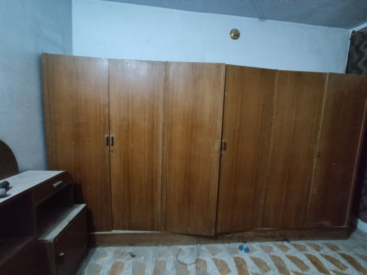 السلام عليكم 
الغرفه للبيع
كنتور 
ميز تواليت
ميز ويه سرير 
وزاويه
سرير مابيها 
سعره مناسب الي يحب يدخل خاص


**إذا كنت صاحب هذا الإعلان وتريد حذفه لأي سبب، رجاءا أرسل رسالة إلى الدعم الفني**
