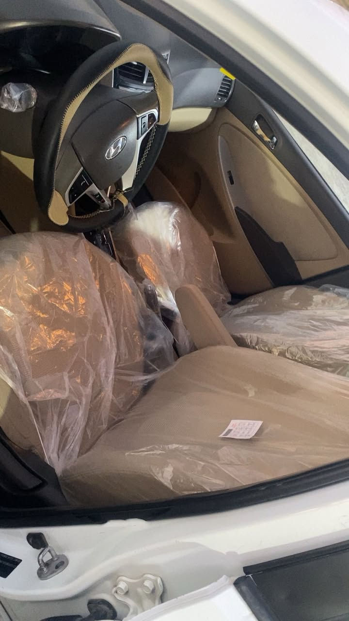 السلام عليكم اكسنت موديل 2011 بلو يعني فول فتحه 5 تجاوي بيهة ظرر جاملغ وبنيد للعلم السياره خليجيه رقم بغداد السعر 90  مكاني بغداد الغزاليه رقم الهاتف ***********
