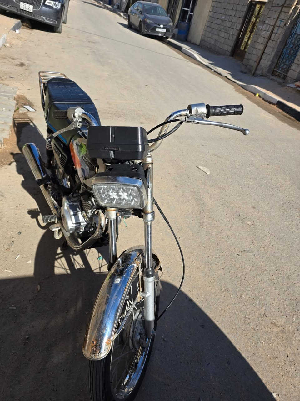 السلام عليكم نامه محرك جديد 3 اشهر صارلي من خليتة محرك سيجي نامه  الدراجة نضيفة و شلعة تخبل ما بيهة نقص رقم الاسود القديم سنوية سعرها 900 بيهة مجال للشراي ***********
