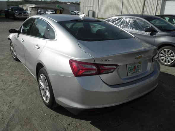 ماليبو 2020 LT 
اللون سلفر 

صور الحادث مرفقه 

السعر ١٢٠ وبي مجال 

السيارة جدا نظيفه على ايدي بانزين محسن ودهن اصلي للكير والمكينه كله يتبدل بالموعد مالته 

السيارة نظيفه واحلى من الصور 

* كلشي بالسياره بلادي غير مبدل 

المواصفات: السياره LT تحكم كشن كهرباء تدفئه تبريد مناخي منعزل امامي وخلفي 

كلشي بيها شغال بدون نقص 

المكان النجف الاشرف 

***********
