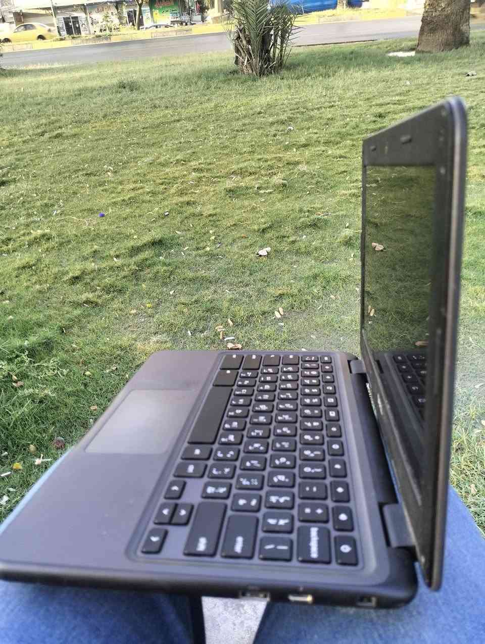 تاب ولابتوب بنفس الوقت دل لمس سعر 68 وبي مجال
لابتوب Dell مميز وعملي - حالة نظيفة جداً!
هل تبحث عن جهاز اقتصادي، سهل التنقل، ومثالي للأعمال المكتبية والطلاب؟ هذا الجهاز هو خيارك الأمثل!
المواصفات التقنية:
المعالج: Intel Celeron N4000 (أداء مستقر للمهام اليومية).
الذاكرة العشوائية (RAM): 4 جيجابايت.
التخزين: 32 جيجابايت.
الشاشة: تدعم خاصية اللمس (Touchscreen) لسهولة الاستخدام والتفاعل.
مميزات الجهاز:
حالة الجهاز: نظيف جداً كما موضح في الصور، مع هيكل متين.
البطارية: أداء ممتاز يدوم حتى 3 ساعات تقريباً.
التصميم: حجم مدمج وسهل الحمل، مثالي للدراسة أو العمل.
📍 الموقع: كربلاء.
💰 السعر: 68  ألف دينار (وبيه مجال للجادين).
التواصل ***********
