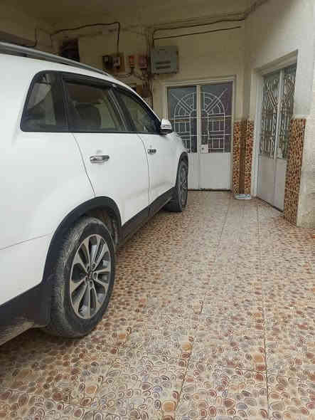 دار للبيع الموقع التحرير شارع اربعين قرب اسواق توت ماركت داخل الفرع .
#طابو_ملك_صرف

(#بناء_تسعينات_قاطين)

#مساحه_الدار١٥٠_الواجهة_٧ونص_نزال٢٠

يتكون الدار من كراج وصحيات خارجية وهول واستقبال ومطبخ  وصالة بسيطة #غرف عدد٢ في القاط الاول 

#القاط الثاني يتكون من غرف عدد٢ 

(#السعر_١٥٥) وبي مجال 

#رقم_الهاتف/***********
