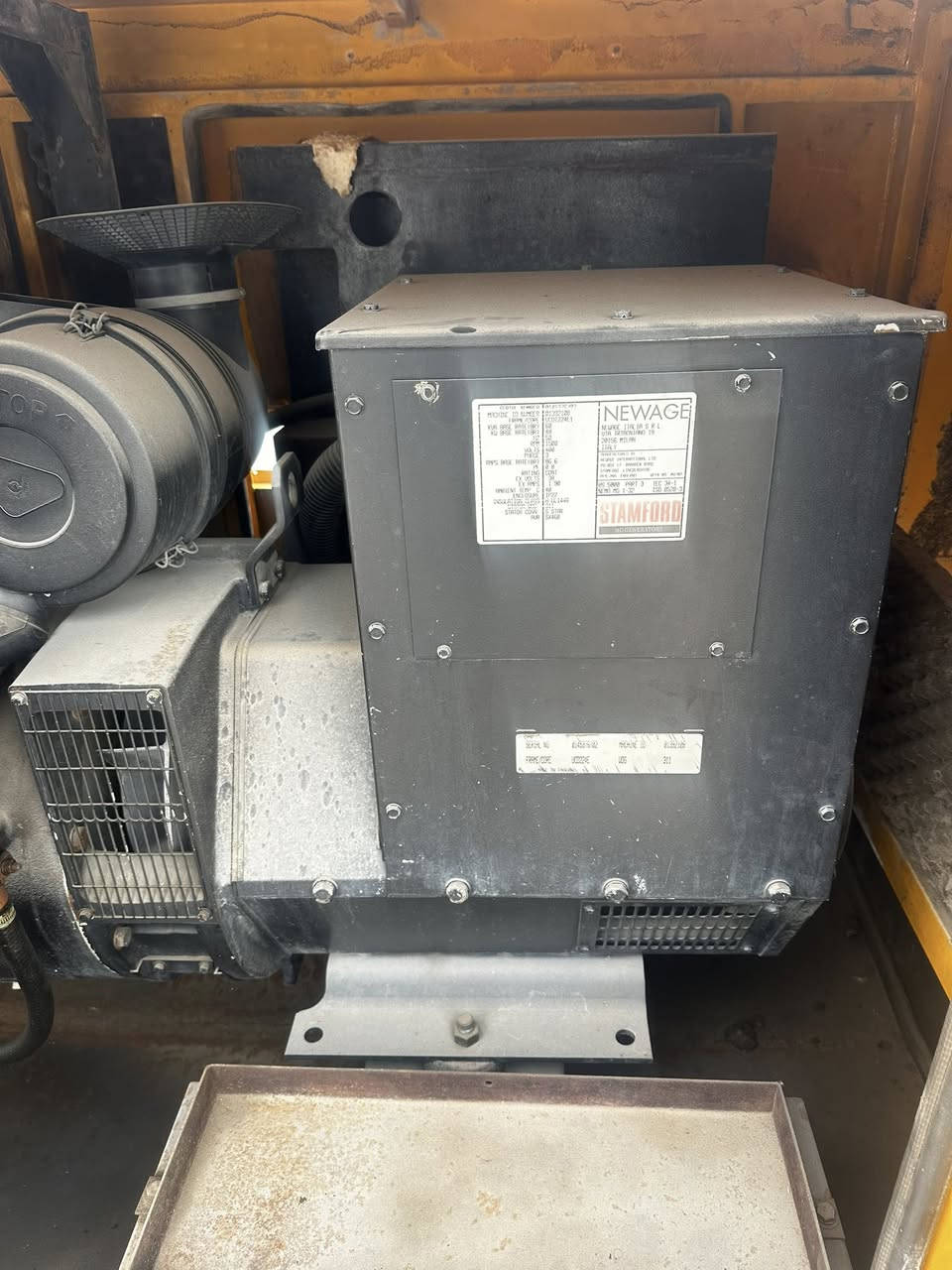 للبيع مولد نوع بيركنز انكليزي اصلي كاتم
محرك ٤بستم سوبر ١٠٠ملم توليد انكليزي ٦٠كيفي
منضومة حماية فول اوتوماتيك اطفاء وتشغيل ذاتي 
اوربي نضيف شرط الحمل لا بخار ولا تنقيص 
العنوان//بابل-متوفر توصيل الى جميع المحافظات 
للأستفسار//***********
