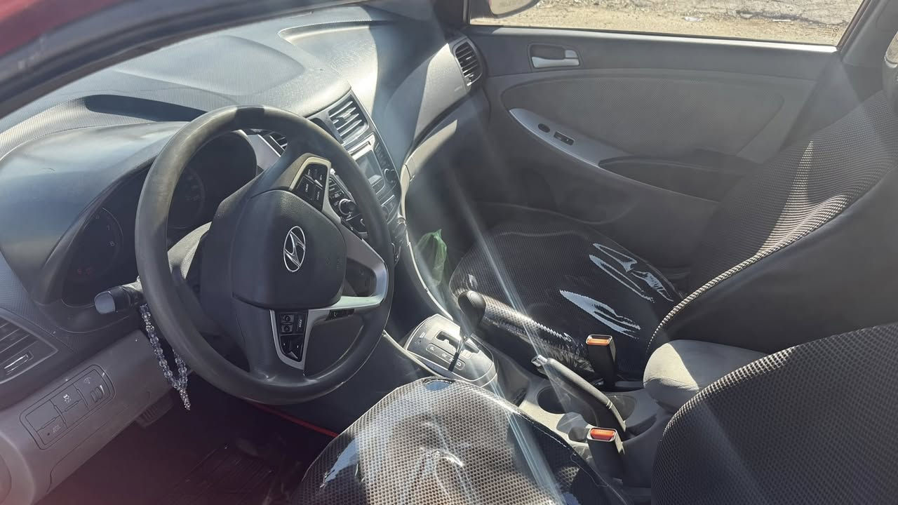 هونداي اكسنت موديل 2014 امريكي
كير ومحرك وتبريد وتدفىة مكفول تخم تاير لايت زنون سستم صوت 
سيارة جاهزة فقط الصدر نص عمر 
هيىة وغرامات مصفرة وباسمي
السعر 85 وبيهة مجال 
مكاني بغداد حي الجهاد ***********
والسونار مرفق بالصور
