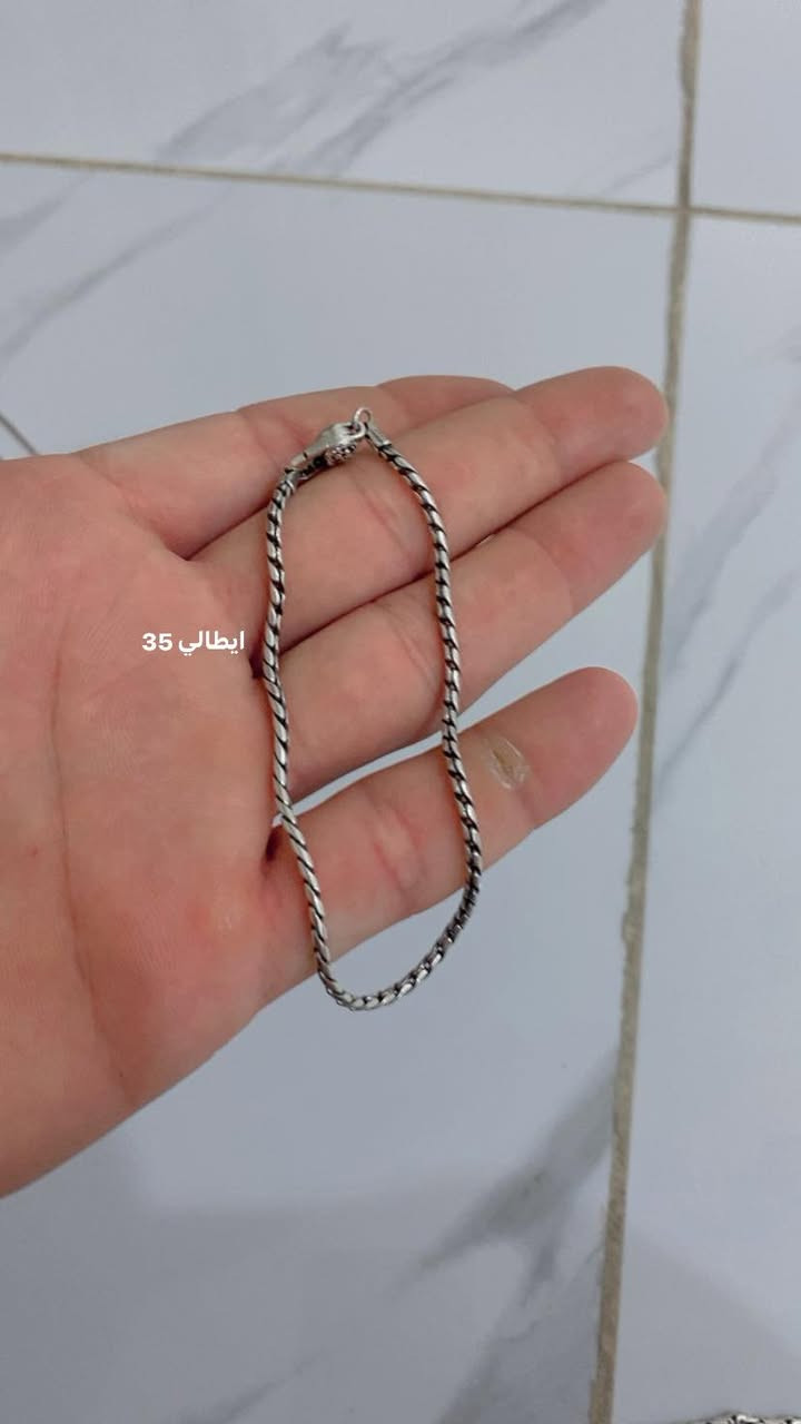 سلام عليكم سوارت وزنجيل كلمن وسعره بس تصال ***********
