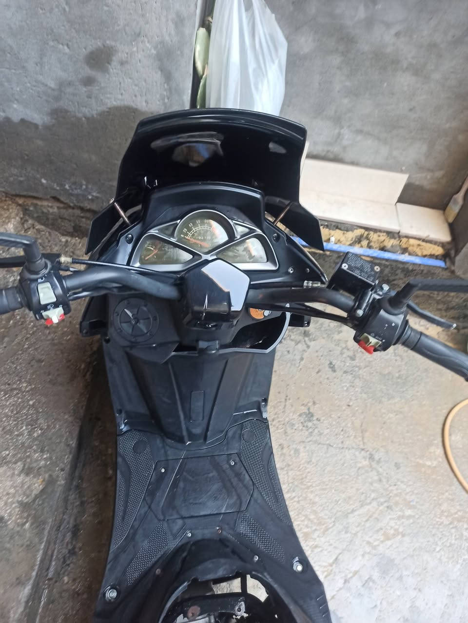 سلام عليكم
دراجة سترونگ للبيع  و ع  شرط النظافة الشراي يتفضل يتصل ***********
