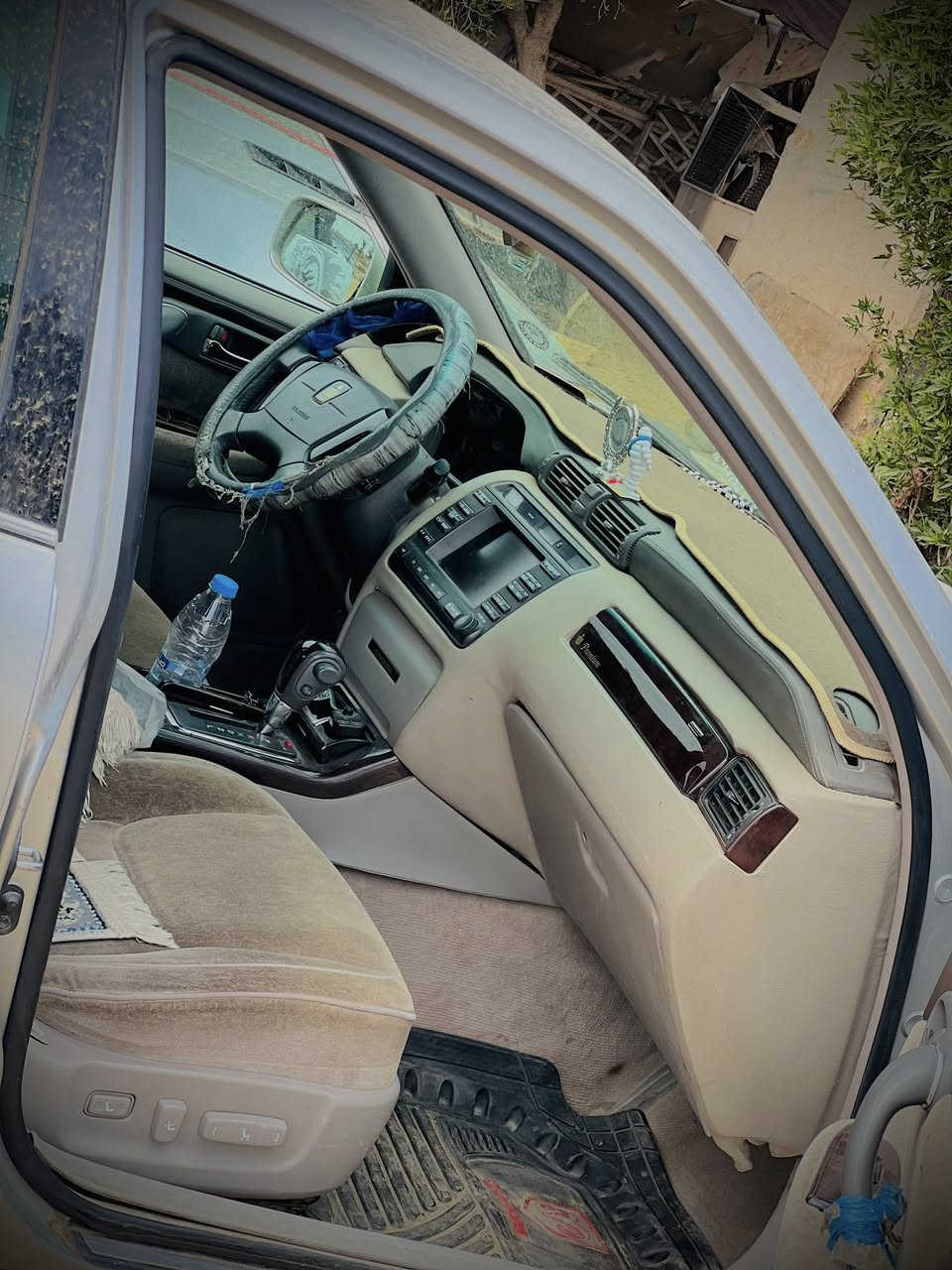 سلام عليكم جنون ملكه للبيع ادوات مت&&وم كصه قماره فقط قرار 48 الباقي كفاله عامه مكينه ديفور الزغير دكمتين باقي التفاصيل خاص او تتصل___{***********}
