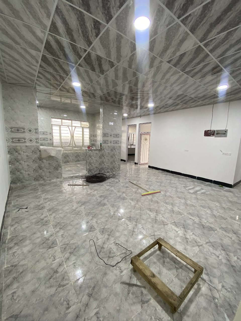 شقة للايجار مساحة ٢٠٠ متر غرفتين وهول ومطبخ وصحيات
حي الملايين الثانيه قرب جامع العادل 
*********** واتساب
 *********** ‬تواصل
