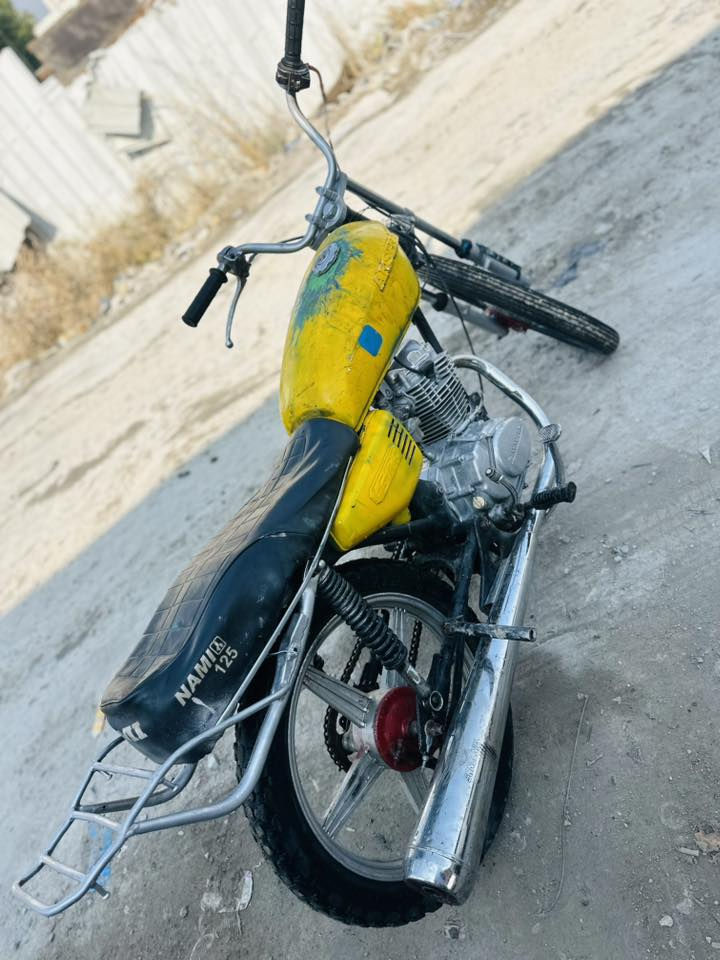 السلام عليكم دراجه ارشه للبيع مكينه خير من الله تخبل مال شغل والله السعر 200 مكاني حله ***********
