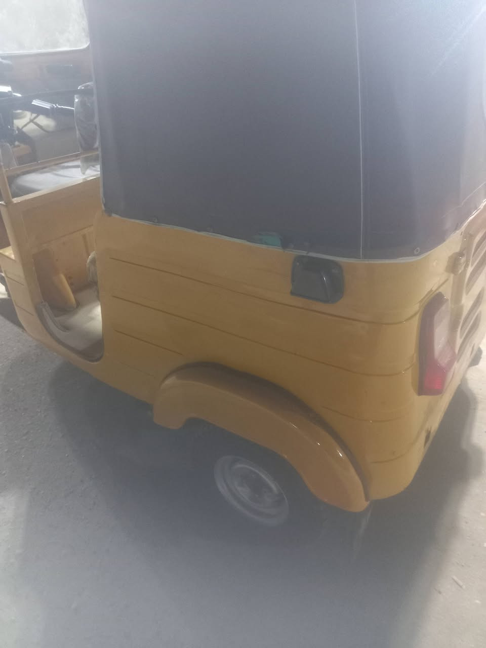 ١٨ شهر ١٨اوراق كامله اصوليه
***********
مكان بغداد مدينه الصدر
