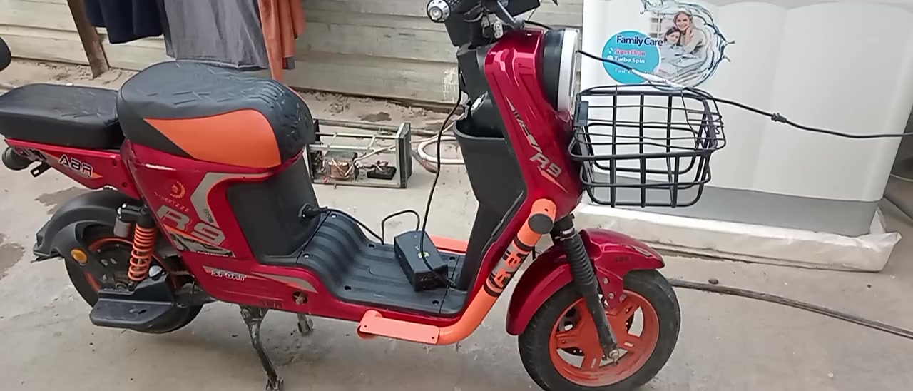 السلام عليكم شباب دراجة R9 نظيفة للبيع سعر ٤٥٠ بيه مجال بسيط للتواصل ***********
