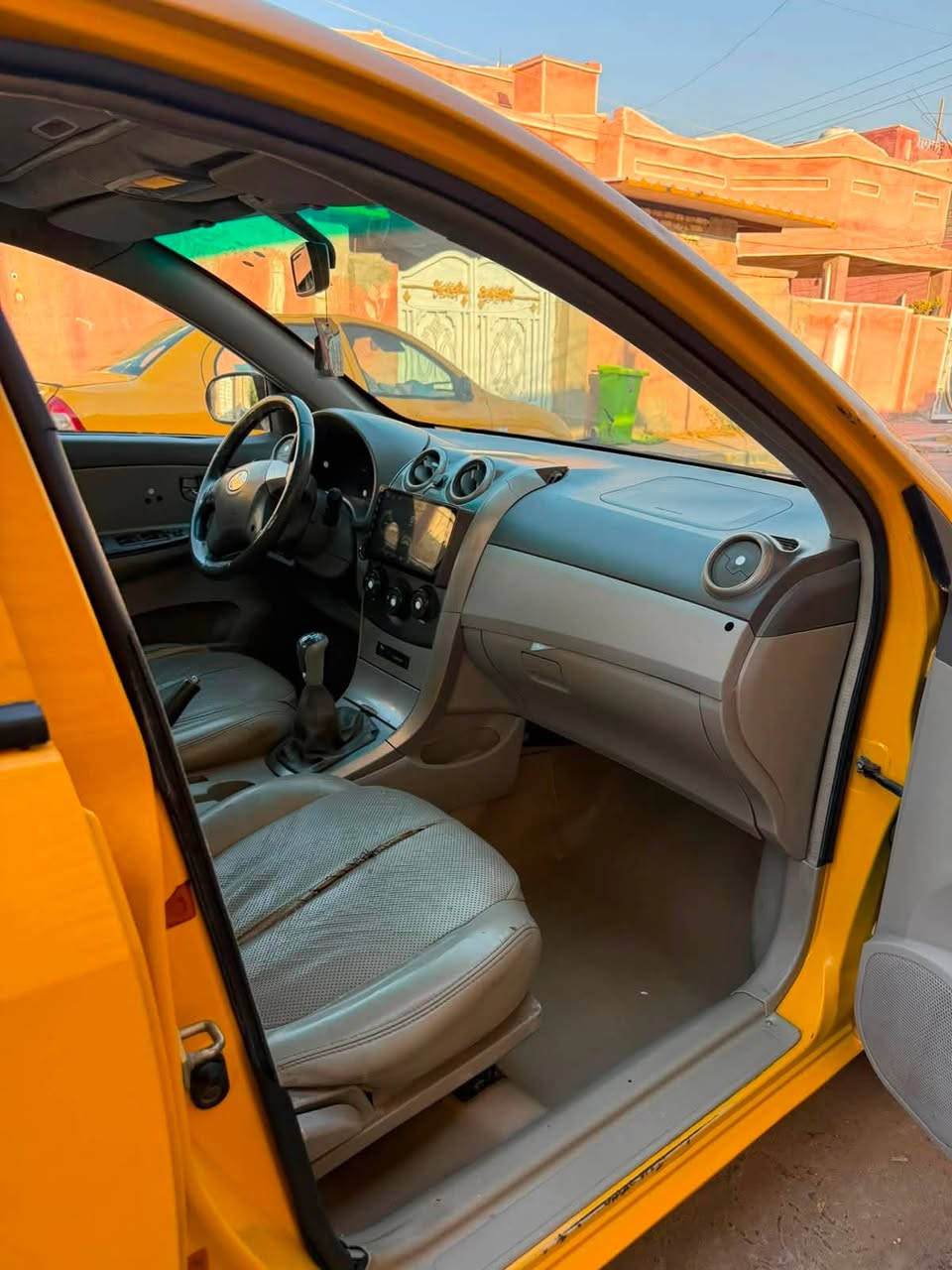 السلام عليكم BYD G3 2013  كير عادي المرغوب 
مكفوله كفاله عامه من ضربه وصبغ وتبديل وحتى جراد 
سياره حلوه وجديده وتسوى فلوسها صدر تخم تاير تبريد كير محرك سيارة ممشتغله تكسي ماشه 84 حقيقي سياره حلوه وجاهزه بسمي رقم بغداد انكليزي مكاني بغداد سعرها 47 وبيها مجال للطيبين رقمي ***********
سياره حلون وتسوى فلوسها ومكانها بغداد
