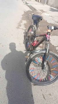 بايسكل جبلي حجم 24 للبيع عيبه ويل خلفي بي عواج للتواصل 07819490025