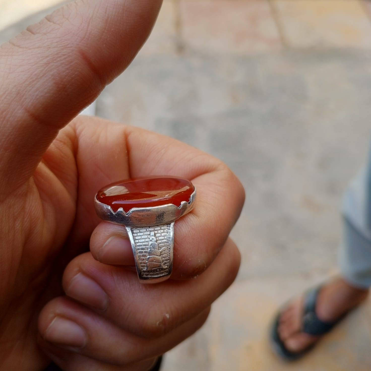 سلام عليكم خاتم عقيق يماني الكبدي الفضه عيار ثقيل وقديمه شغل يدوي مكاني حله أبي غرق رقمي ***********
فقط فقط واتساب لاتتصلون ع رصيد خطي متوقف بس بيه واتساب
