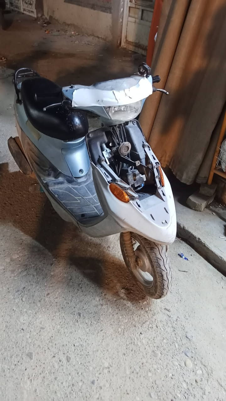 سلام عليكم 9للبيع دراجه نضيفه مبدل بيهة بس بوشه وبستم وشغل مضبوط وكفرهة الأمامي موجود ال سعر 550
***********
