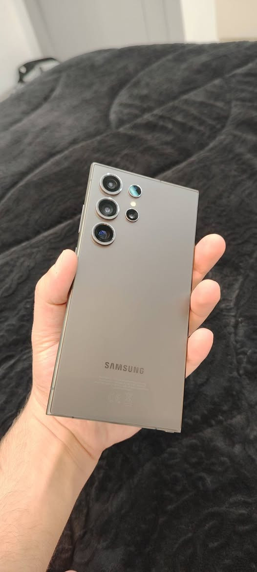 السلام عليكم
Galaxy S24 Ultra.
الذاكره 12/256.دبل سيمكارت 
الجهاز نضيف وبعده بضمان الشركه مستخدم 6 اشهر شرط. شخطه ما بي.
والله الجهاز حيل نضيف .
 التواصل وياي واتساب او مكالمه ***********.
السعر خاص
