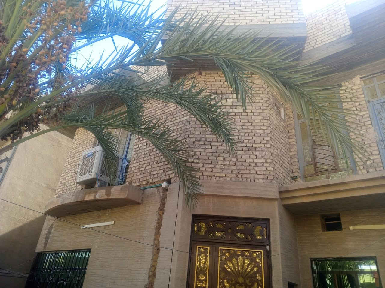 🕋بسم الله الرحمٰن الرحيم🕋

🤝السلام عليكم ورحمه الله وبركاته🤝

🏪يعلن مكتب انمار للعقار🏪

🌐الموقع الانبار/قضاء الفلوجه

📄نوع العقار طابو صرف سند 📄  تحويل 

🏡  للبيع 

🏡العنوان حي الرساله قرب شارع المنجزات وقرب قصابه رائد 

♦️المساحه  ٢٥٠ م بي اضافه واقع حال 

🛣️شارع 10 متر تبليط وخدمات كامله قرب شارع المنجزات 

⁉️يحتوي 

🔵حديقه وكراج
🔵استقبال 
🔵غرف عدد5 ثنين في الطابق الارضي و 3في الطابق 🔵الثاني 
🔵مطبخ
🔵صاله 
🔵حمامات عدد2
🔵 بناء طابوك درجه اولى🧱
🔵سيراميك وكاشي 

💲السعر  135مليون وقابل للتفاوض مع صاحب البيت 

🔴ملاحظه واذا مراوس مع مشتملات 2 هم يرهم 

⁉️للاستفسار اكثر مراسله صفحتنا او زياره المكتب انمار للعقار الواقع على شارع 60 شارع السكلات مجاور اسواق الرحمه متوسط مابين تقاطع جامع التقوى وتقاطع العداله او الاتصال على الارقام التاليه

☎️***********☎️كورك اتصال 
☎️***********☎️ واتساب ومفتوح اتصال هاتفي 

⁉️اذا كنت تملك عقار وترغب في نشره مراسله صفحتنا او زياره المكتب او ارسال المعلومات على الواتساب ☎️👆

⁉️الاسعار المعلنه في مكتبنا تحدد من قبل البائع وليس المكتب ونجمع البائع والمشتري وجها لوجه لاتمام عمليه البيع 🤝

⁉️متابعه ولايك للصفحه ليصلكم كل ماهو جديد فضلاً وليس أمراً

❤️طابت أوقاتكم بكل خير ❤️
