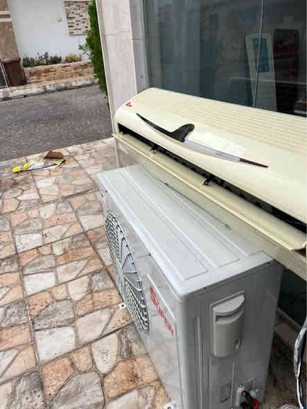 سبلت ٢ طن للبيع مستعمل 
شغال ١٠٠٪؜ 
مع كافه الملحقات بواري + وايرات الاصليه 
المكان : دهوك
السعر : ٢٧٥ الف دينار فقط
رقم الهاتف : *********** دهوك
