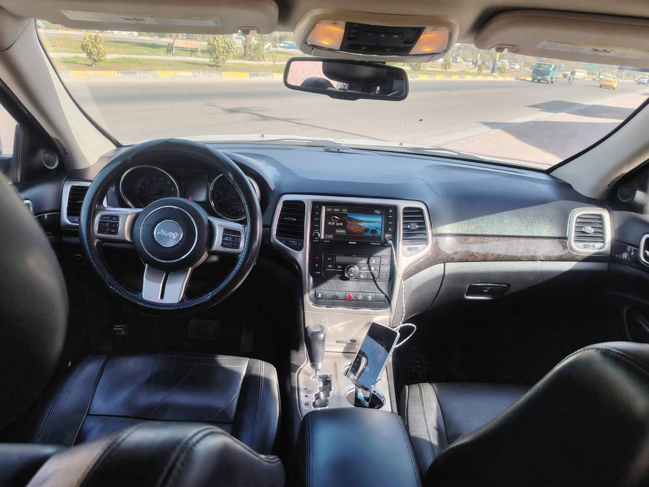 السلام عليكم سياره نوع جيب لاريدو مديل 2013فول مواصفات واحد على واحد فتحه تحكم استرن حساسات مري شفط كشنات جلد اشاير بل مري شفتات ستيرن مكينه سته ستندر مانع انزلغ مثبت سرعه السياره كامله من كلشي كفاله عامه ما عده قطعة واحده كفاله كير مكينه حداديه تخم تاير تبريد تئدفى تحويل مباشر العنوان كربلاء السعر 168بيها مجال رقم الهاتف *********** فقط انتصال
