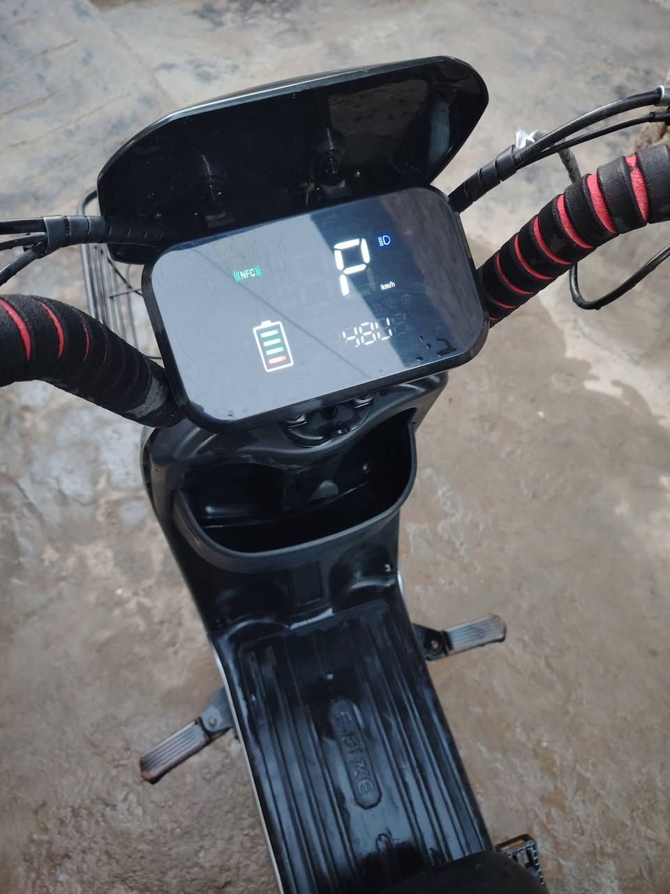 السلام عليكم
درجه شحن نوع HIS موديل 2024 
ما صار هواي من ماخذها 
بطاريات 4 کبار 
رتفاعها عالي تشتغل بصمه وسويج ونظام NFC
مكان ابو غريب 
سعر 450 و بیها مجال 
*********** رسالني وتساب
