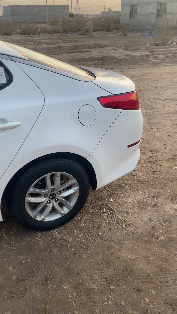 السلام عليكم
للبيع فقط اعتذر عن المراوس 
كيا اوبتيما موديل ٢٠١٦ شكل ٢٠١٥ خليجي مكينه ٢٠٠٠ 
مواصفات نص فول 
تبريد قطعتين 
تحكم ستيرن 
تخم تاير جديد 
باتري جديد 
حداديه جديده 
كلها شرط 
بيها صفحة جهة اليمين رش صبغ بدون فتح او تبديل 
رقم بغداد دولي بسمي 
مكانها السماوة مجسّر سريع الوركاء 
سعرها قفل قفل ١٣٥ للاتصال والاستفسار *********** ابو علي وبخدمتكم اسف عالاطاله
