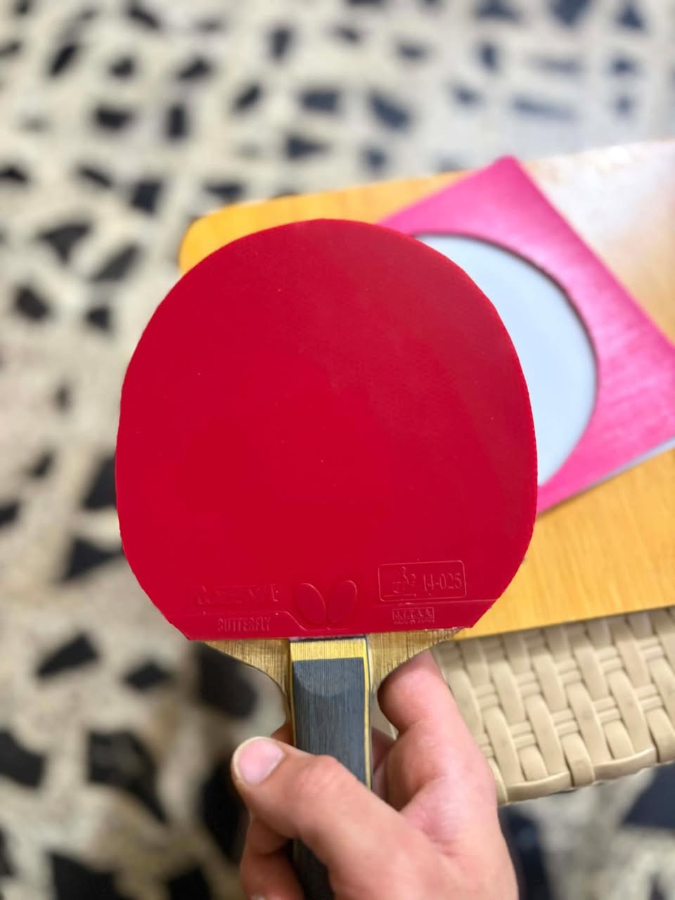 مضرب كامل بترفلاي ديمتري 🏓🏓🏓
مطاط بترفلاي ومطاط DHS 🔜🔜🔜
النظافة كما موضح بالصور ادناه 👇👇👇 
السعر ٢٥٠ الف 💵💵🔚


**إذا كنت صاحب هذا الإعلان وتريد حذفه لأي سبب، رجاءا أرسل رسالة إلى الدعم الفني**