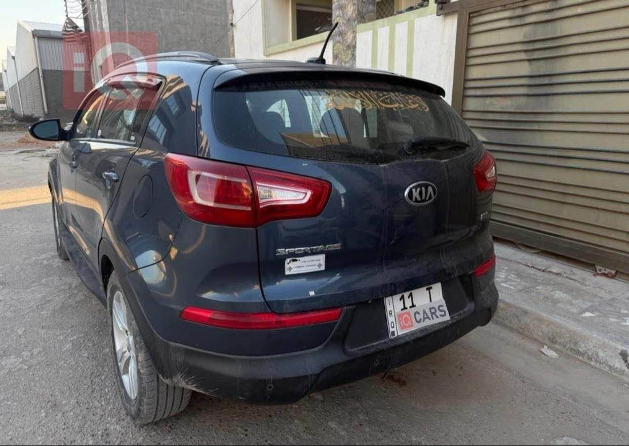 كيا سبورتج 2013 امريكي بدون
صبغ فقط بارد جاملغات مثل ما موضح بالسونار وشاصي شبر تعديل فقط 
كير محرك مكفول تبريد مواصفات كامله 
حساسات كامرا خلفيه منفذ
اوكس لايت اوتماتيك وباقي
بأسمي السياره رقم
وسنويه جديد سعر ١٣٨ ورقه
مكان بغداد الدوره
*********** بغداد, العراق
