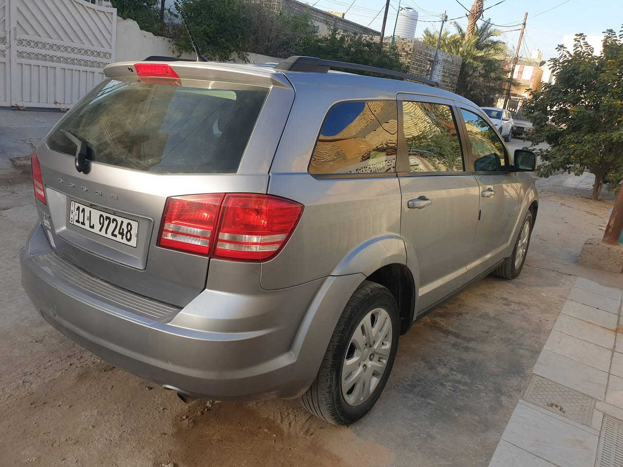 سلام عليكم 
دوج جورني موديل 18 حادث بس باب السايق باقي كفالة رقم بغداد سنوية جددتي قبل شهر رقم نكليزي محرك اربعة سلندر 
مواصفات عادية رادار كامرة خلفية 
مكان سيارة بابل مركز المدينة 
شباب اتصل وخادمك اني 
***********
مااجاوب خاص بسبب العمل
