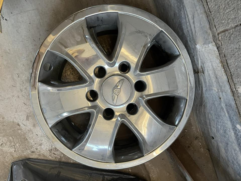 السلام عليكم غراض ستاركس للبيع تلبيسه كامله وكاسحه اماميه نضيفه انضف من الصور بعينك تجي تشوف وداير سستم كامل وكبات ويل17 سعرهن 200وبيهن مجال مكاني بصره ***********
