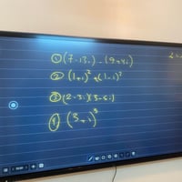 شاشة ذكيه حجم ٨٦ الحجم الكبير مستخدمه اقل الشهر مع الكارتونه والكتلوك ...