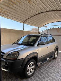 للبيع توسان 2009 خليجي رقم بغداد فول مواصفات مكفولة من الضربة والصبغ و...