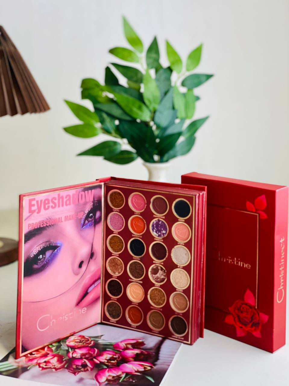 باليت كرستين الجديد ( دفتر الاحلام ) ❤️✋ خماسي 
يتكون من 24 لون آي شدو🙏
ومن 24 لون حمر يجننون 
و 6 تدرجات اضاءة هايلايتر💯
و 6 تدرجات بلاشر👍 
و كونتور ، باودر حواجب✅
الاصلي 

للاستفسار والحجز مراسله خاص


**إذا كنت صاحب هذا الإعلان وتريد حذفه لأي سبب، رجاءا أرسل رسالة إلى الدعم الفني**