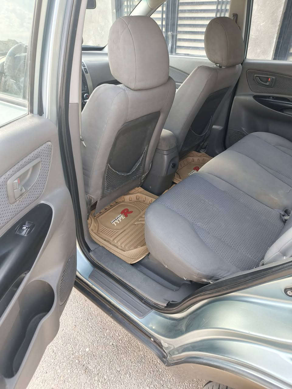 توسان مديل 2009 خليجي رقم مميز فول السياره فتحه سياره بيها صبغ جاملغ سياره جاهزه محرك وكير وحداديه ما نقصها شي وسياره بسمي
عنوانها الناصريه الشموخ 
رقم ***********
سعرها 95 وبيها مجال
