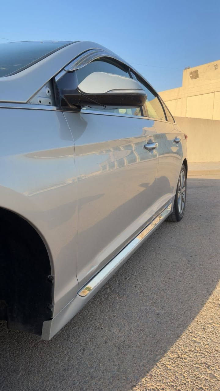 هيونداي - سوناتا
موديل : 2016 امريكي
اللوحة : بغداد
الفئة : Limited (VIP)
المواصفات : 👇
فول الفول ١/١ 
—————————
1- شاشة كبيرة
2- كامرة دوارة مع الستيرن 
3- بردات خلفية بلاديه
4- دواخل جلد كريمي
5- تحكم ستيرن جهتين 
6- عداد المسافة 119 الف ميل قابل للزيادة
7-بصمة
8-كراسي تدفئة تبريد 
9- ستيرن (تدفئة)
10- محرك 2400 GDI 
11- تبريد قطعتين امامي خلفي    
12- سستم صوت كامل  bets
13-كشن سائق  خزن مموري 
14- تحكم كهربائي للمقاعد الاماميه
15-دبل صالنصة 
16- مثبت سرعه 
17- مانع انزلاق
18- رادار امامي + رادار جانبي 
19- حساس خلفي 
20-مري جانبي تدفئة
21-بانوراما
22- تدفئة كشنات خلفيه
23- مري قلاب
24- ثلاث وضعيات قيادة ( ايكو - عادي - سبورت )
25- سايد بريك كهربائي ( دكمة )

ضربته بأمريكا جنطه مثل مموضح بالصوره 
واكو طخات بسيطه مثل مموضح بالصور بالباب عكس السايق كلشي موجود بالصور
مكان السياره بغداد المشتل
والسيارة ماناقصه اي شي خير من الله 
السعر :123 وقابل للتفاوض 
***********
