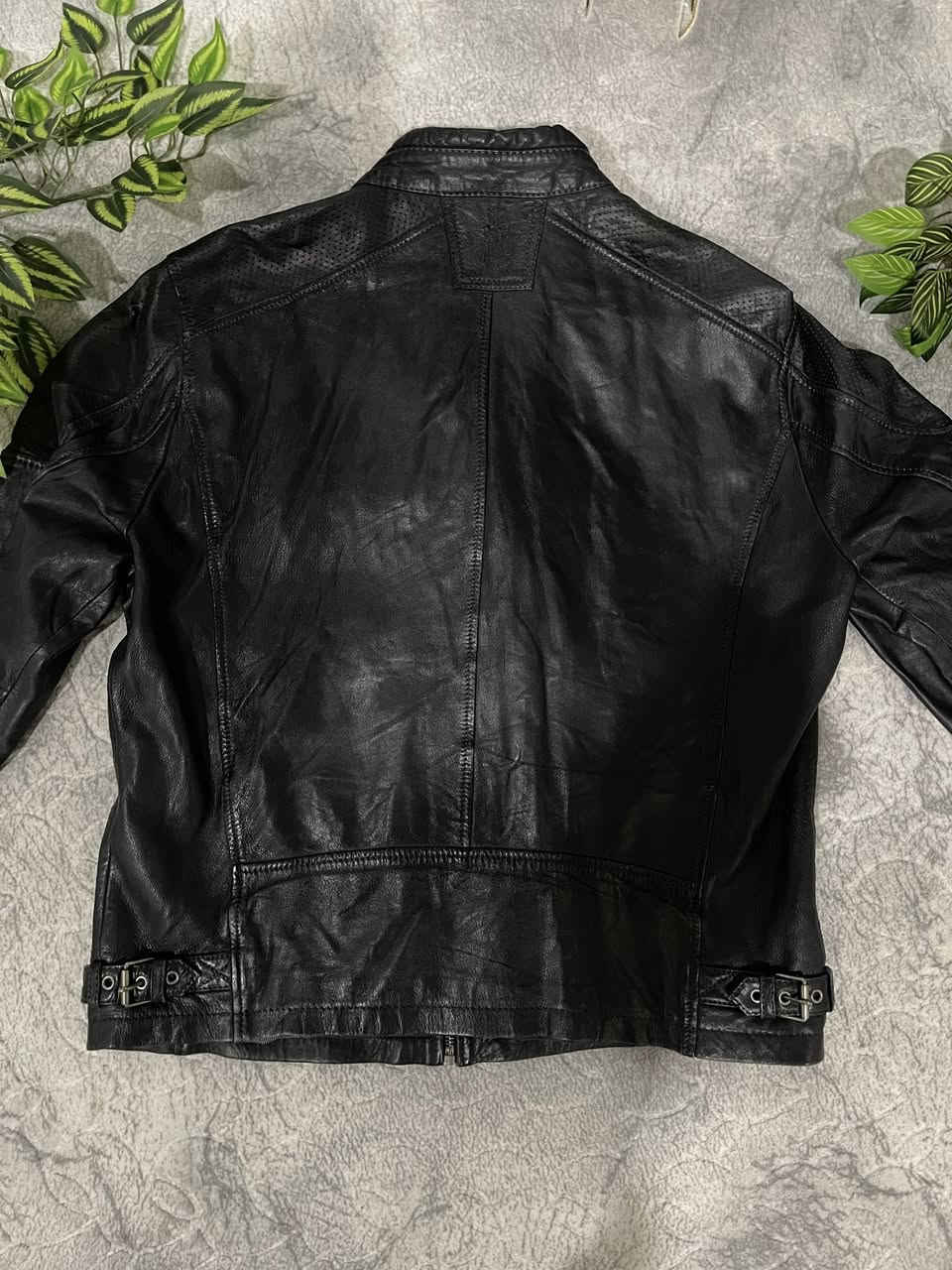 🔥جلد غنم اصلي  💯
🔹سعر ١٥ شامل التوصيل

🔹قياس :XL
🔹لون اسود  كما موضح بالصورة
نظافة : بيه ضرر خفيف كما مبين بالصور

🔹توصيل موجود لكافة المحافظات


**إذا كنت صاحب هذا الإعلان وتريد حذفه لأي سبب، رجاءا أرسل رسالة إلى الدعم الفني**