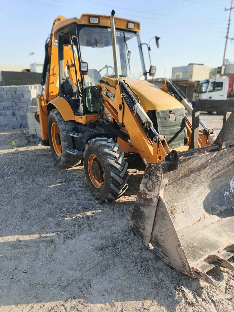 JCB 2009
للبيع جي سي بي  2009
حجرية فول عادي 
سلايت مقص شوكيه كير عادي 4نمر
كلشي على وضع الشركه ما مفتوح برغي 
سنويه لل 26 
السعر 290 وبيه مجال 
شرط التحويل
***********
