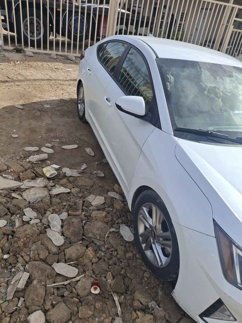 سلام عليكم  النترا وارد مريكي  ٢٠١٩ فول موصفات  عده لفتحه بيه قطعتين  بابين  وباب بي صبق  ولباقي  مكفول وليبل  واحد  مابيه  كلوب  مشتغل  كله  شركه  ماشيه  ٨٤ الف   مكان سياره بابل القاسم  سعره  ٢٧ وبيه مجال  *********** وعندي سوناره  تريد تحول تريد وكاله  خادم
