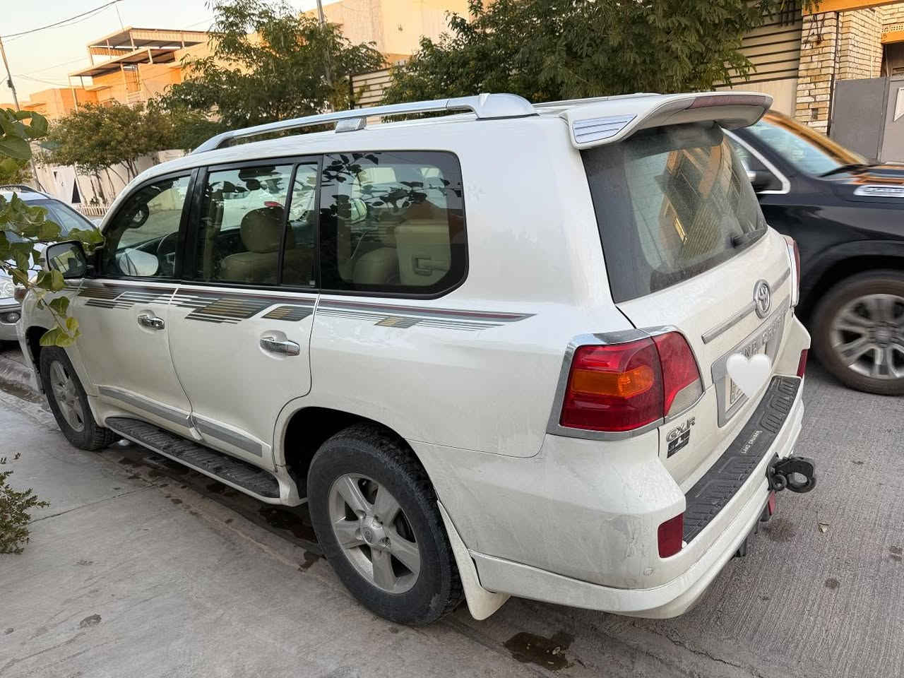 للبيع لاندكروز رقم بغداد 2008 صبغ قطعتين باب وجاملغ امامي  وباب سايق بي بارد شبر / 6 سلندر تحويل مباشر جاهزه من كلشي تخم تاير كير محرك تبريد حداديه كله جديد السعر 265 العنوان نجف ***********
