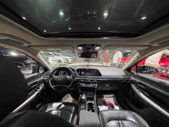 هونداي سوناتا هايبرد لمتدد (كهرباء - بانزين) فول مواصفات
#الموديل : 2023

#الضرر : جاملغ امامي خلفي + بنيد

#المواصفات :

▪️السيارة: هونداي سوناتا Hybrid LIMITED لون رصاصي

▪️المحرك: 2.0L مع محرك كهربائي (اربعة سلندر)

▪️العداد: 47 الف ميل حقيقي

▪️حجم الويل: ويل كب حجم 18 مع طقم تايرات بحالة ممتازة

▪️لايتات اربع عدسات زينون اصل مع حاجب LED مع اشارة LED

▪️بصمات عدد 2 للأبواب مع بصمة تشغيل

▪️عداد ليزري على الزجاجة الامامية

▪️قمارة بانوراما

▪️نظام 5 كامرات

▪️رادار امامي مانع تصادم

▪️حساس امامي اصل

▪️حساس خلفي اصل

▪️رادار جانبي (نقاط عمياء) بالمرايا الجانبية

▪️شاحن لاسلكي

▪️گير شفتر بالستيرن للتحكم بالگير العادي

▪️اشاير بالمرايا الجانبية

▪️كامرة خلفية دوارة اصل مع الستيرن

▪️شاشة الدشبول حجم كبير للتحكم بأيعازات السيارة

▪️كشنات السيارة جلد اسود اصل

▪️گشن ذاكرة (خزن ميموري) لكرسي السائق

▪️تحكم فول كهرباء لكرسي السائق والراكب

▪️تدفئة وتبريد للكشنات الأمامية

▪️تبريد قطعتين امامي وخلفي

▪️گير لمس

▪️تشغيل عن بعد

▪️سستم صوت BOSE

▪️سايد بريك دگمة

▪️تحكم ستيرن جهتين بلوتوث وحاكية وكروس سرعة وتحكم صوت 

▪️نظام ABS مانع انزلاق

السعر المطلوب : 172 ورقة مع المجال

 

الاتصال على : ***********
