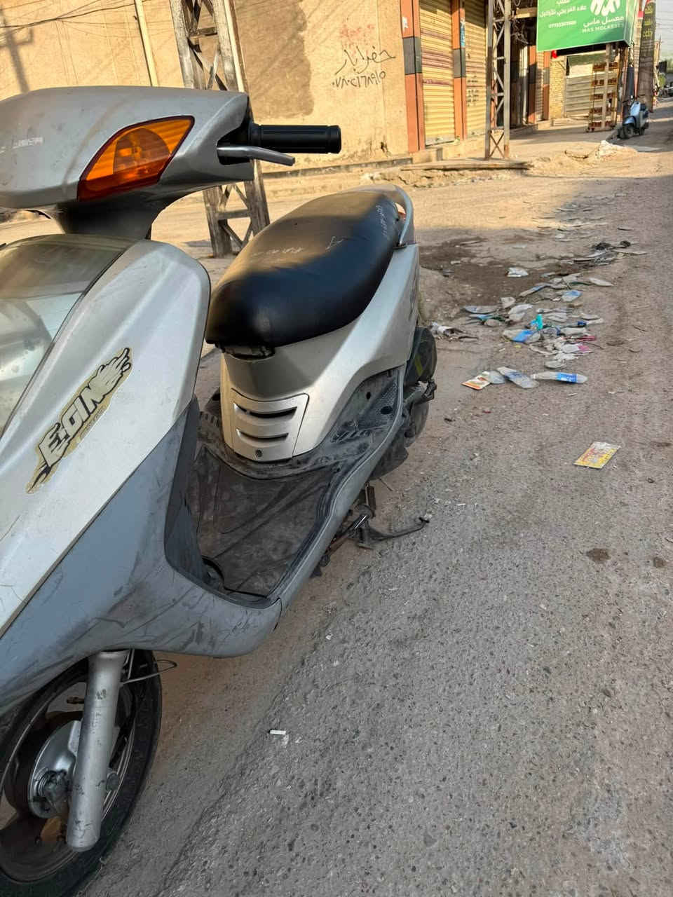 السلام عليكم بريز 140 بلادية مكفولة ما بيه كل نقص مكينه ما مفتوحه نقص بس كيلو متر فقط كفرات نظافة 85‎%‎ بيع او مراوس ببريز ببغاء سعره 700 و بيه مجال مكاني بغداد الدوره رقم ‭***********‬
