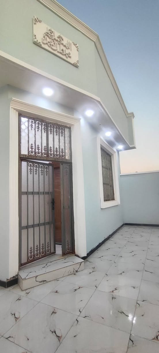 يتوفر بيت للبيع طابو زراعي عراقي صاحب الملك موجود 
كونكريت مسلح بناء جديد 
مساحه 200 متر 
يحتوي البيت على
غرف عدد 2 منام
صاله مطبخ
ديوان كراج
صحيات داخل وخارج العنوان 
ابي الخصيب طريق الوسطي
السبيليات الغربيه 
قرب المدرسة الصفره شارع تبليط 
منطقة هدوئ ثالث بيت عن طريق الوسطي الشارع العام 
السعر 100 مليون بي مجال البيت فارق جاهز للسكن 
*********** متوفر واتساب
