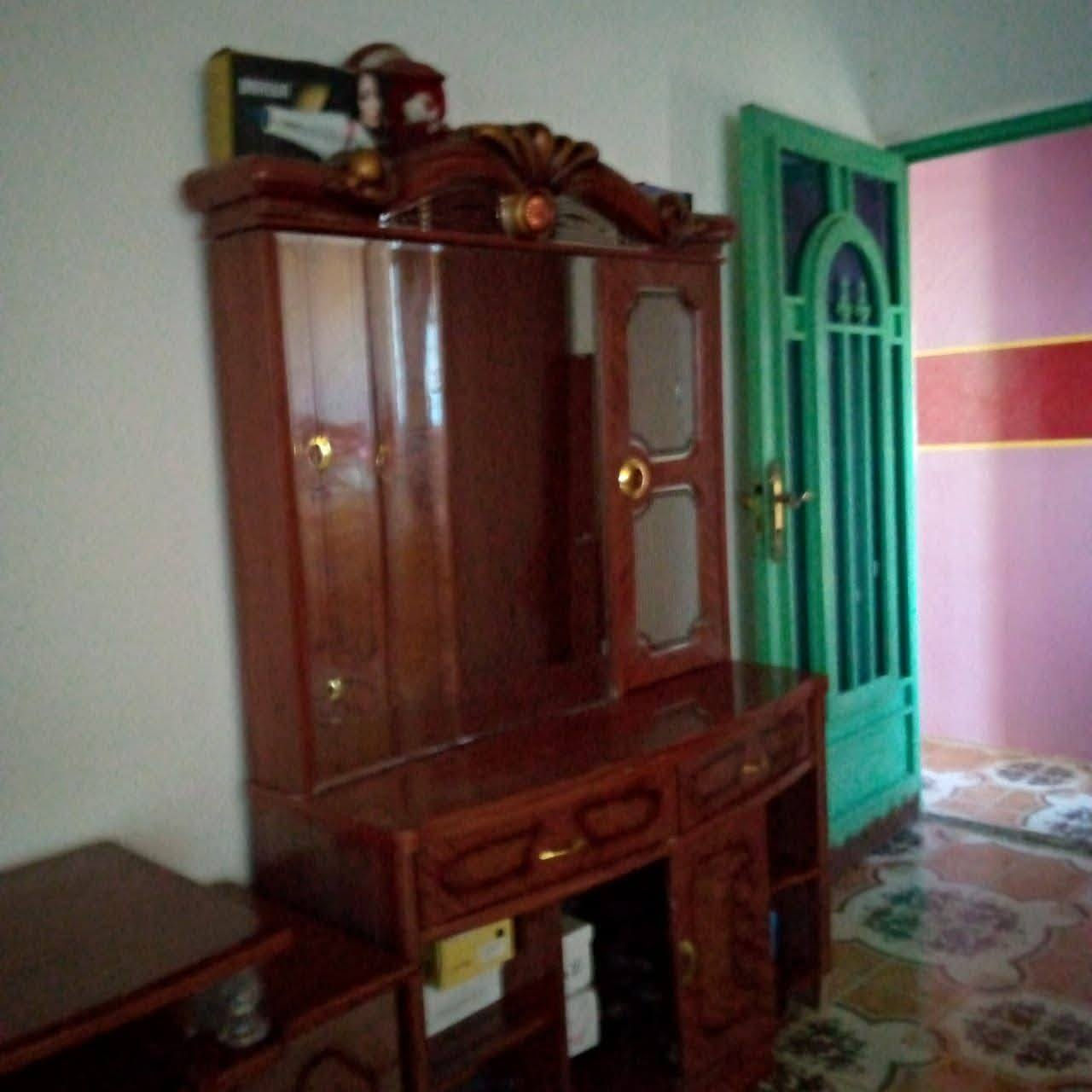 بيت للبيع في حي الرحمه الأول محافظة ميسان
المساحه ميت متر مربع عشره في عشره

طابقين الطابق العلوي غرفتين مع بالكونه الطابق الأرضي غرفتين وصاله كبيره وديوانيه وأسواق وصحيات

خدمات ماء كهرباء مجاري وعند اكتمال المجاري تبليط مباشرتا

مدارس حديثه صينيه متوصطه وعداديه وابتدائية مستوصف
بيه معاملة تطويب 

 أبراج انترنيت

 ومسجد

 اتصال على

 الرقم  ( *********** ) بيه واتساب
