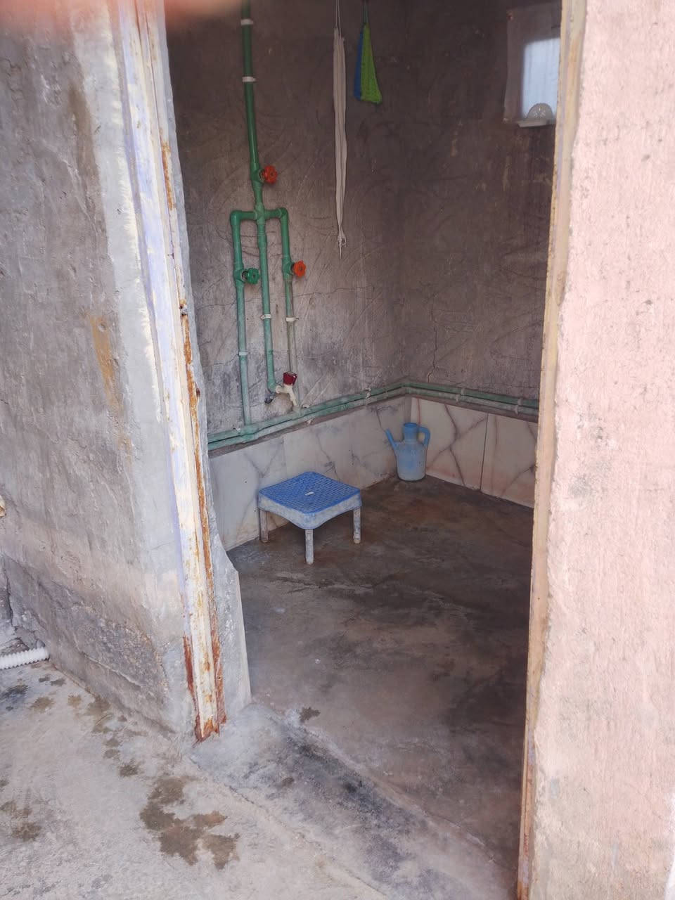 ╔═══ 🏡 #بيت للبيع في الجاسمي 🏡 ═══╗
📍 #الموقع: الجاسمي / كاع آل سعود
📄 نوع السند: طابو زراعي (سند )# المساحة 170 
⚡ #تتوفر كافة الخدمات
#تفاصيل البيت:
• الطابق الأرضي: غرفتين
• الطابق الأول: غرفة + حمام
• صالة + مطبخ + استقبال
• صحيات متوفرة
💰 السعر: مناسب وقابل للتفاهم
📞 للاستفسار والتواصل:
*********** (اتصال أو واتساب)
