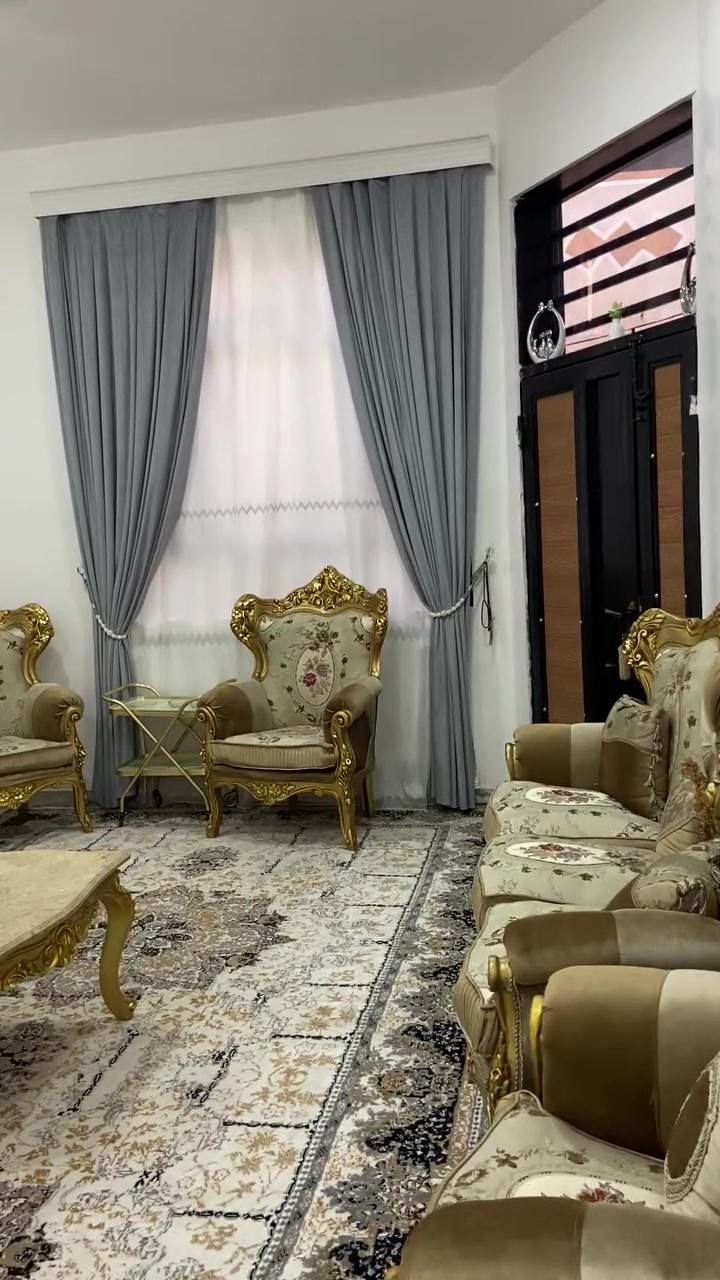 تخم ملكي الماني 10 مقاعد نظيف مستخدم قليل الستفسار 
*********** 
***********
