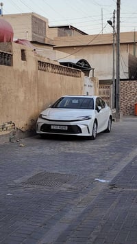 كامري مديل 2025 خليجي  وكالة عبد الطيف ماشية 23الف حقيقي السيارة بيها ...