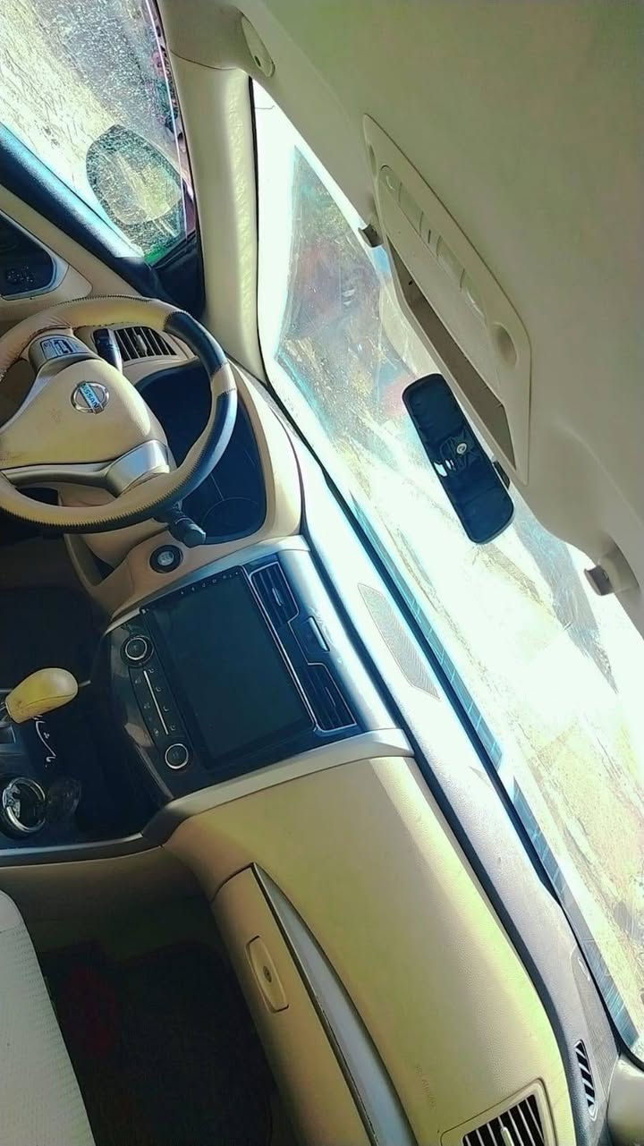 سلام عليكم سياره متوم طبق الاصل سياره نضيفه حلوه ما تصرف عليه الف سعر 45 بيه مجال
***********
