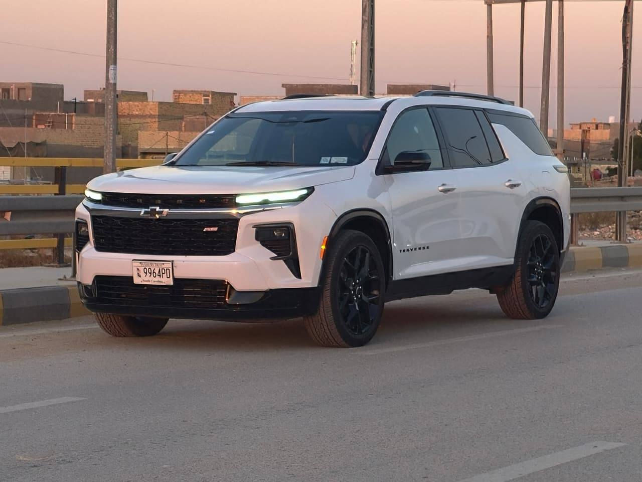 المركبة : شيفروليه ترافرس فئة RS   موديل 2024مكان السيارة: كوت
_______
المواصفات 
✅ محرك 4  سلندر 2500 تيربو 
✅ اربع بصمات للابواب مع بصمة تشغيل وتشغيل عن بعد
✅ نظام الكاميرات الاربعة برؤية 360 درجة 
✅ إمكانية عرض كاميرا في مرآة السائق (كاميرا خامسة) أصل
✅ ويل كب حجم 22 بلاك رياضي مع طقم تاير جديد كونتننتال 
✅ لايتات زينون اصل مع حاجب LED نهاري 
✅ كاميرا خلفية دوارة مع الستيرن 
✅ اشارات بالمرايا الجانبية مع حساسات الاجتياز 
✅ غرفة السيارة جلد اسود مطعم ب احمر 
✅ تحكم كهربائي متكامل لمقاعد المقدمة الخلفيه  
✅ تدفئة ستيرن
✅ ستيرن كهربائي الحركة
✅ جنطة كهرباء شفط مع إمكانية فتح الجنطة بثلاث وضعيات  عن طريق باب السائق والبصمة 
✅تحكم كهربائي متكامل لمقاعد المقدمة 
✅ كشنات أمامية تدفئة تبريد
✅ كشنات وسطية تدفئة
✅ شحن موبايل وايرلس
✅ منافذ USP & AUX
✅ منافذ طاقة 12V متعددة
✅ رادار امامي مانع تصادم واعطاء تنبيه مع حساسات خلفية
✅ مانع إنزلاق
✅ شاشة دشبول كبيرة 
✅  منافذ USB
✅ تحكم ستيرن جهتين متكامل الايعازات
✅ سايد بريك بصمة 
✅ تبريد السيارة 3 قطع مع تبريد خلفي منفصل  
✅ مقاعد وسطية فصل سياحي لراحة اكبر 
      مع بقية مواصفات  الفول المعروفة
✅ للمزيد الاتصال ***********  علاوي 
✅️السعر 325  بيها مجال للشراي
